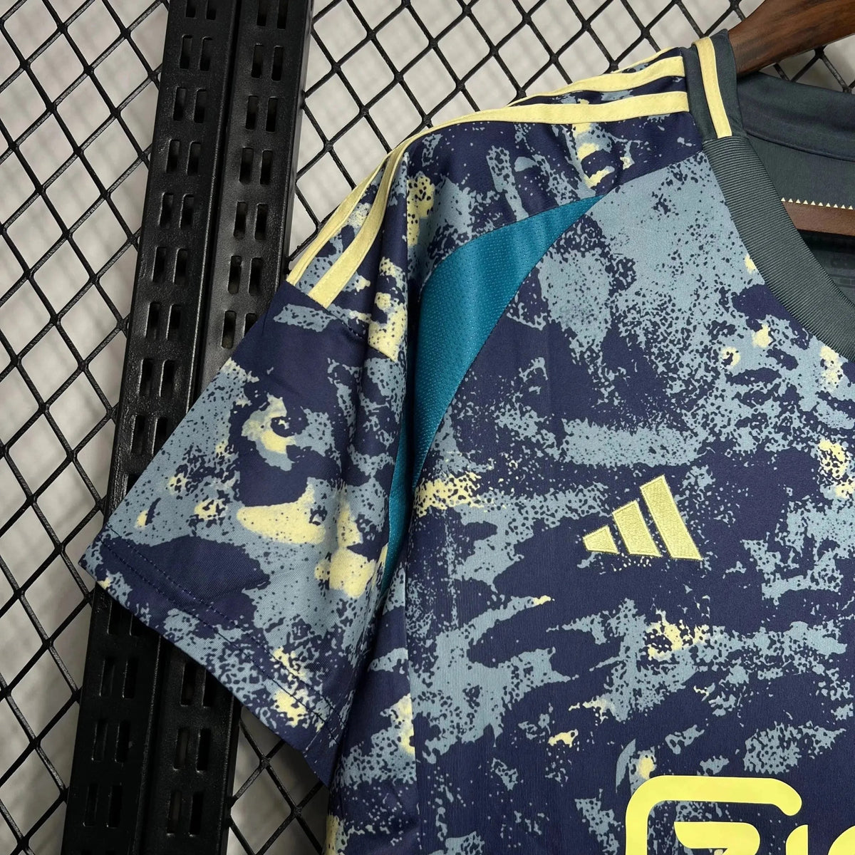 Maglia Ajax Away 24/25 - Blu Navy con Stampa Mimetica - foto 3